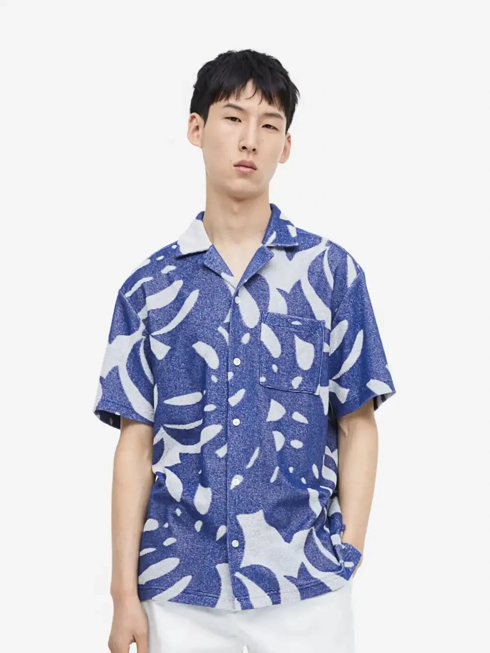 H&M Short Sleeve Resortwear Regular Fit Shirt in Blue & White - XXL